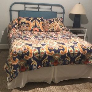 Levtex Home -Queen Comforter and 2 Shams